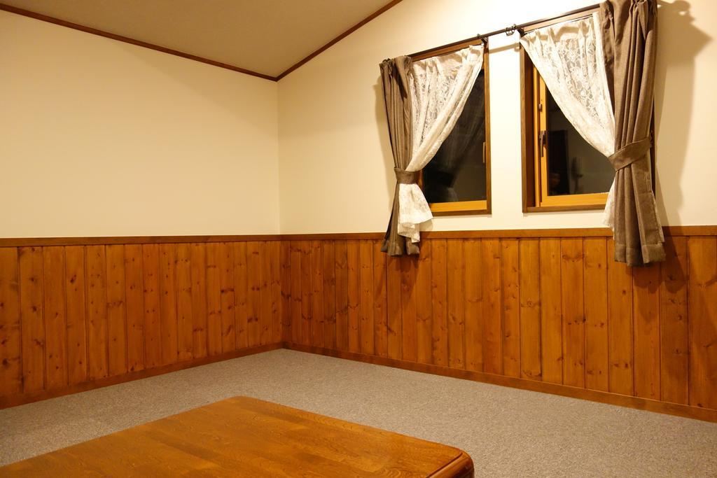 Community House Tyrolien Hotel Hakuba Eksteriør billede