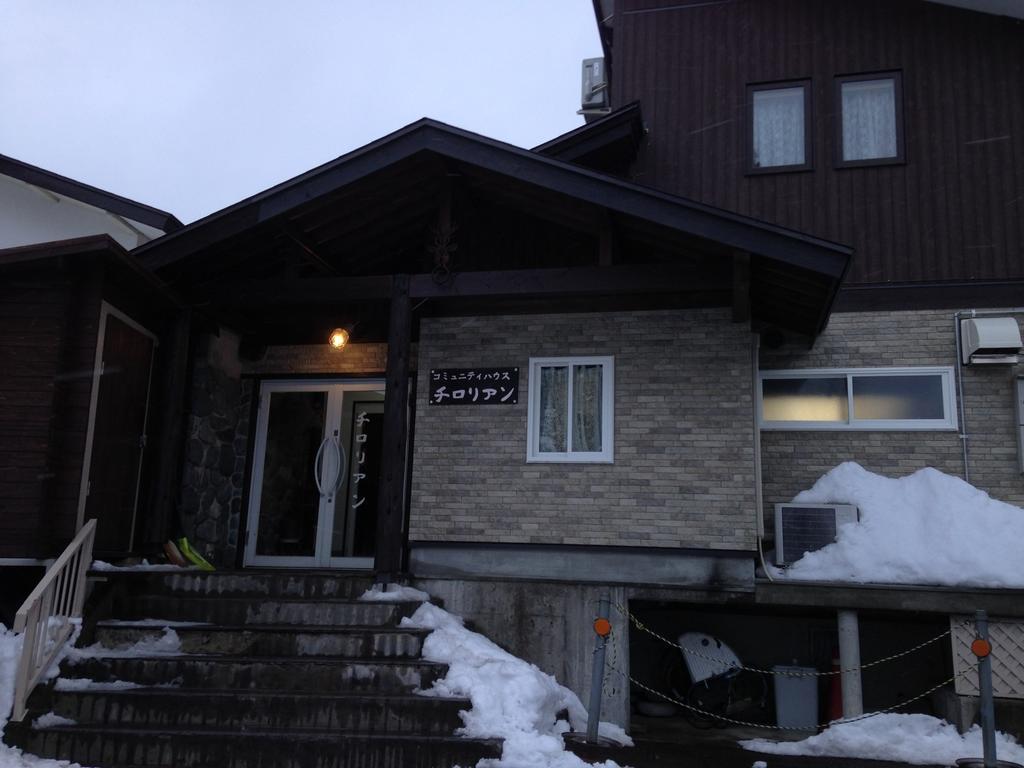 Community House Tyrolien Hotel Hakuba Eksteriør billede