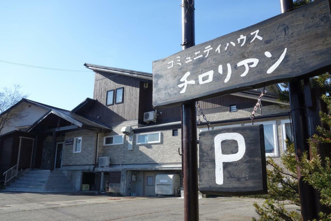 Community House Tyrolien Hotel Hakuba Eksteriør billede