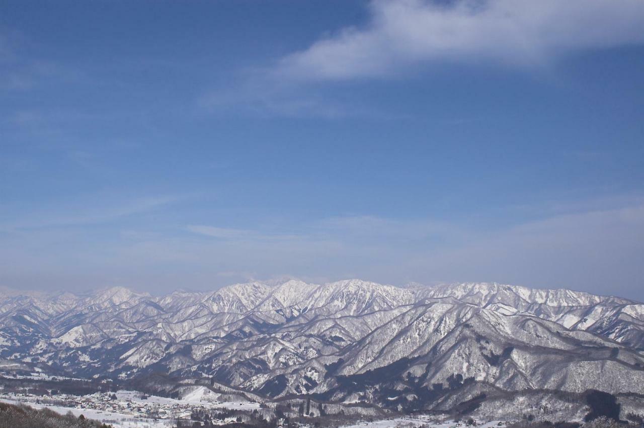 Community House Tyrolien Hotel Hakuba Eksteriør billede