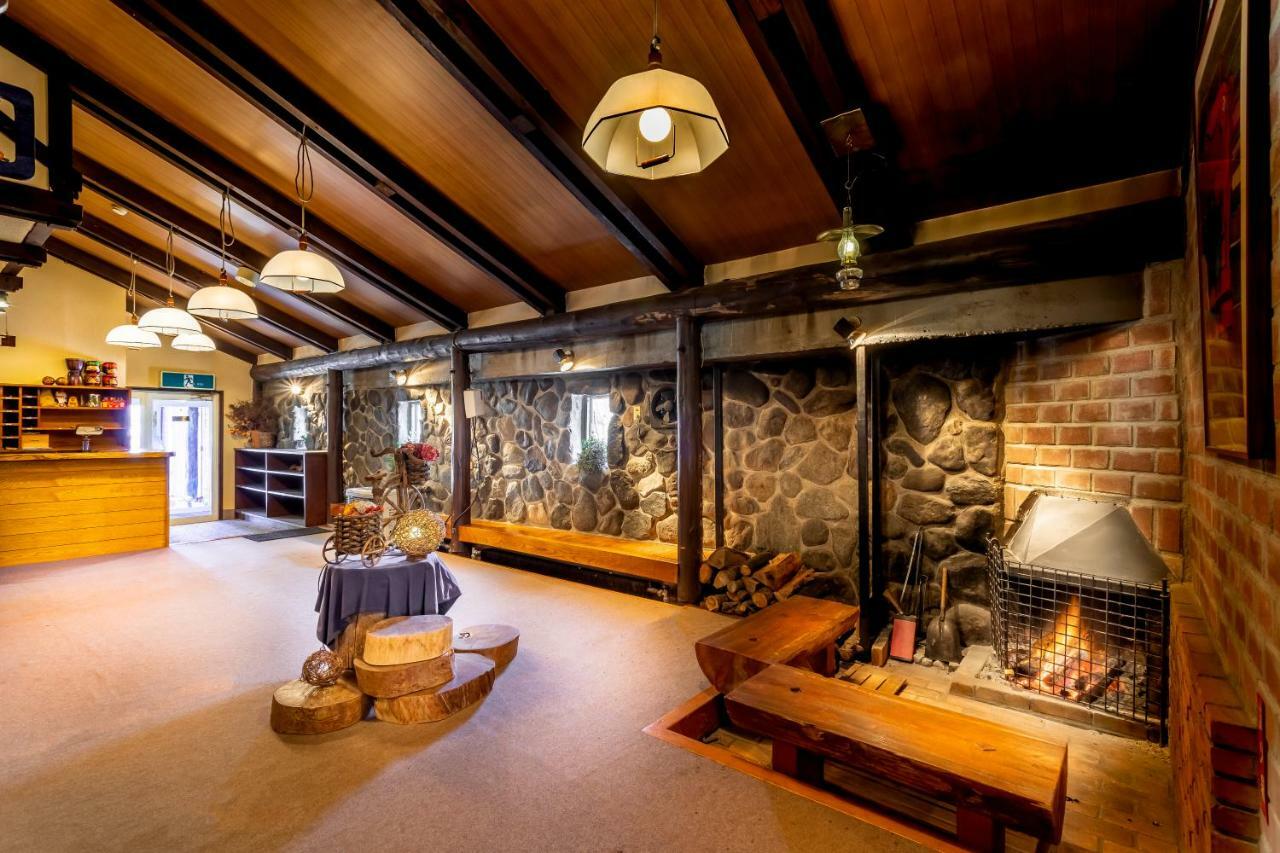 Community House Tyrolien Hotel Hakuba Eksteriør billede