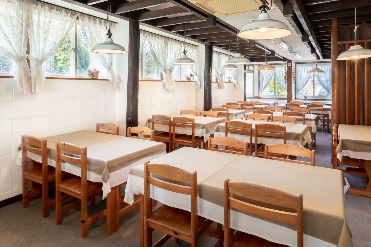 Community House Tyrolien Hotel Hakuba Eksteriør billede
