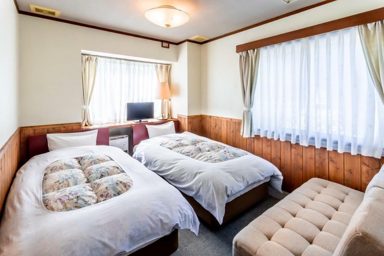 Community House Tyrolien Hotel Hakuba Eksteriør billede